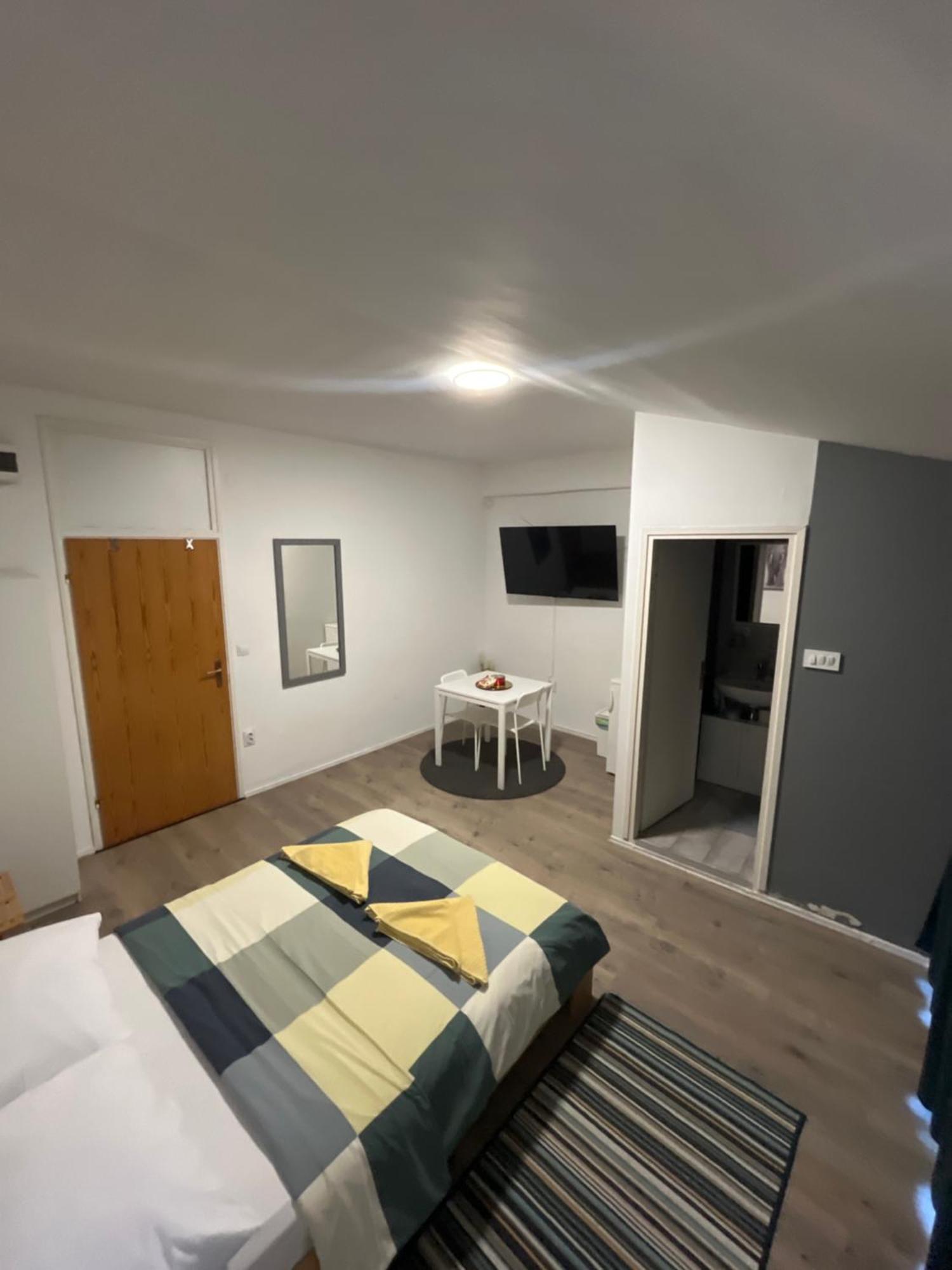 Apartmani Vacanza ซาเกร็บ ภายนอก รูปภาพ