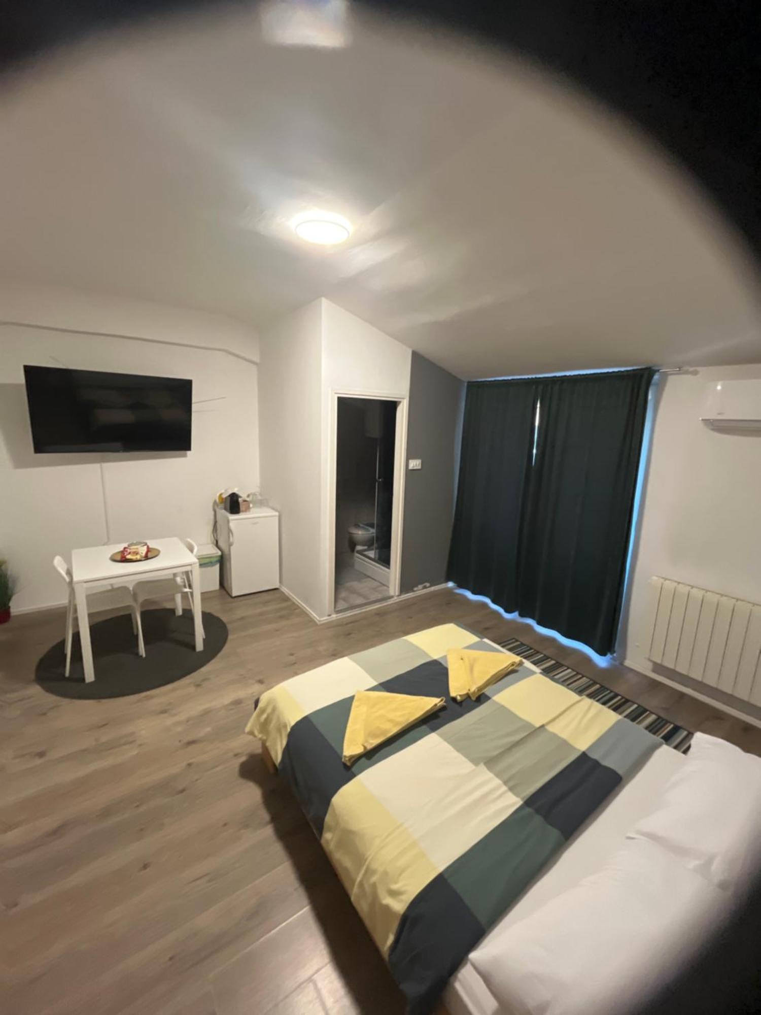 Apartmani Vacanza ซาเกร็บ ภายนอก รูปภาพ