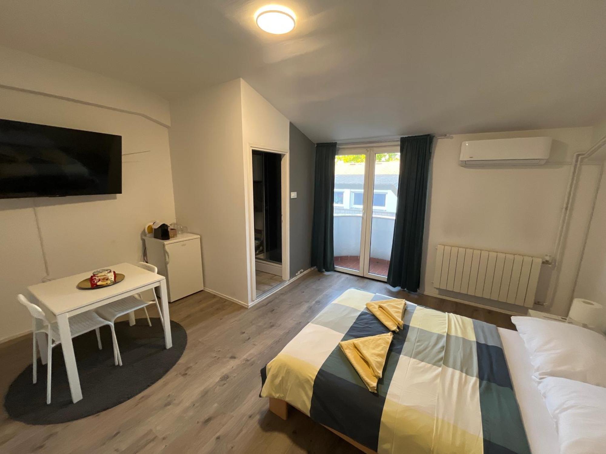 Apartmani Vacanza ซาเกร็บ ภายนอก รูปภาพ
