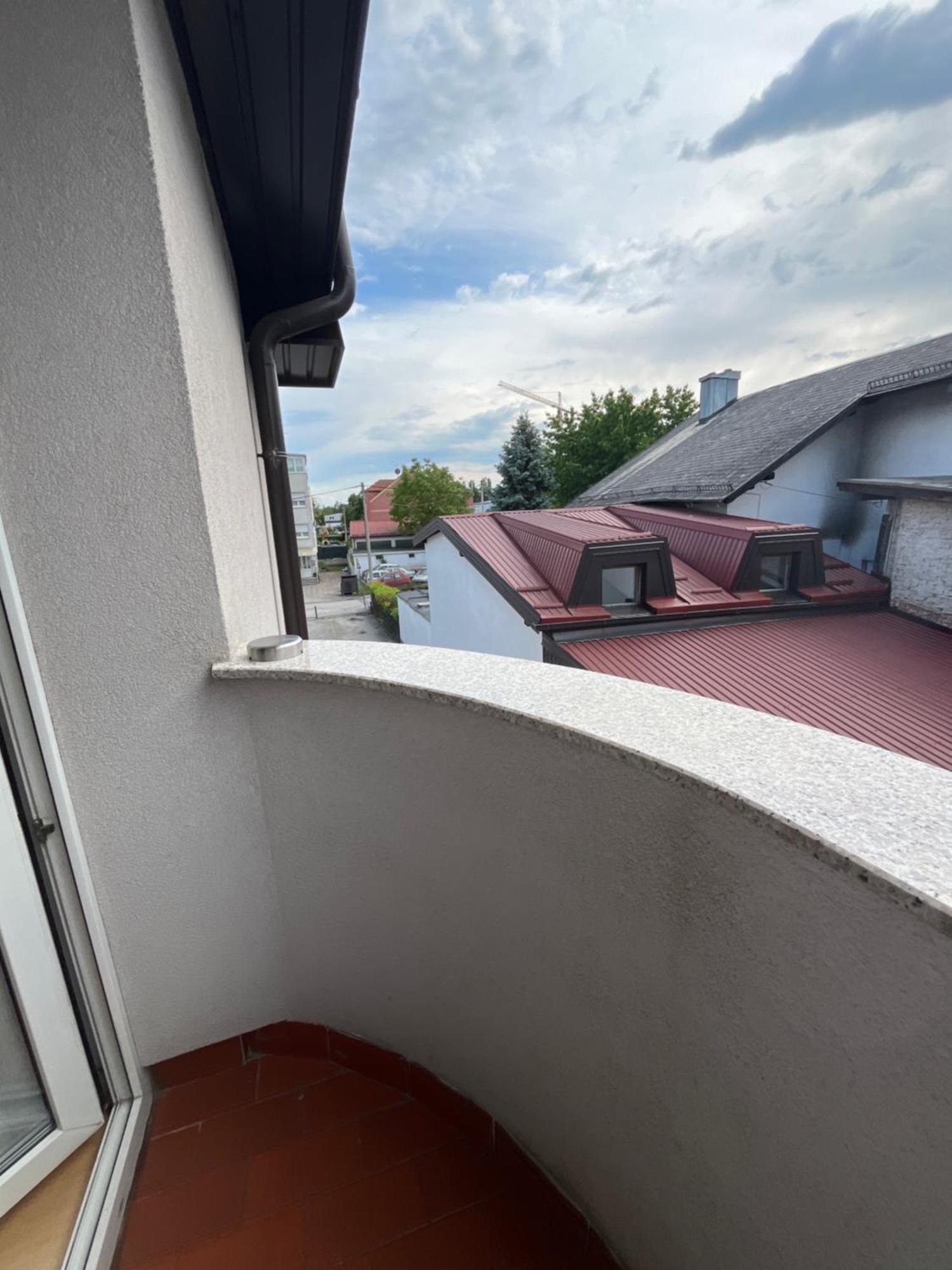 Apartmani Vacanza ซาเกร็บ ภายนอก รูปภาพ