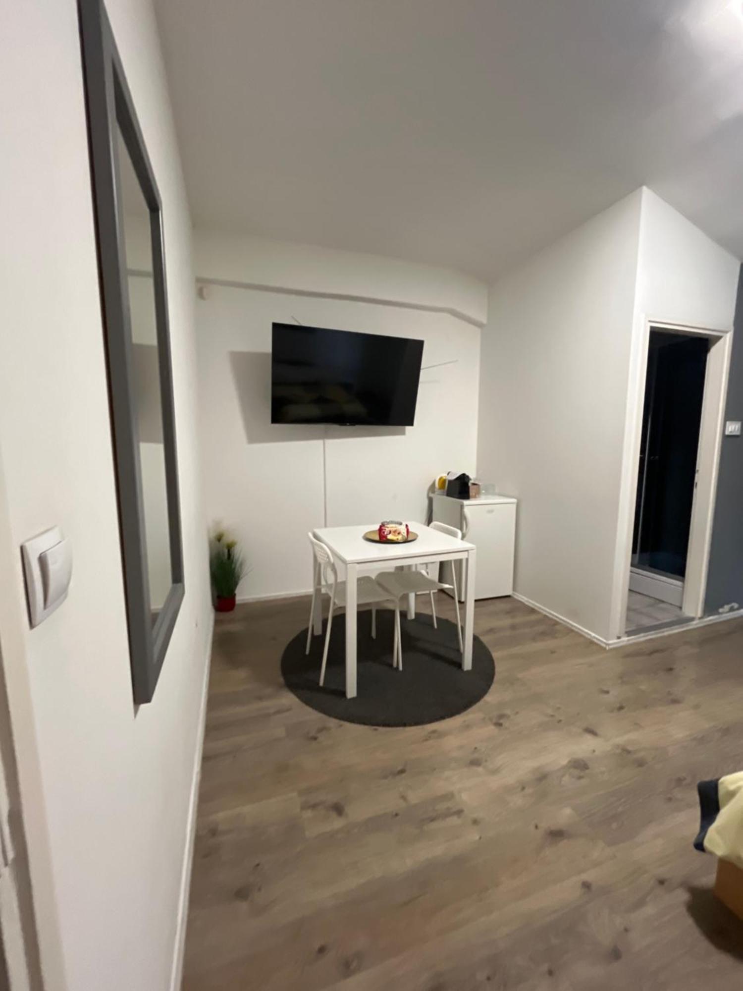 Apartmani Vacanza ซาเกร็บ ภายนอก รูปภาพ