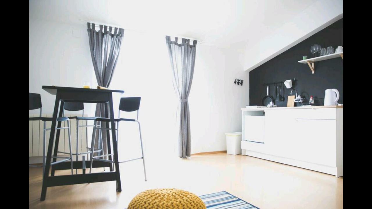 Apartmani Vacanza ซาเกร็บ ภายนอก รูปภาพ